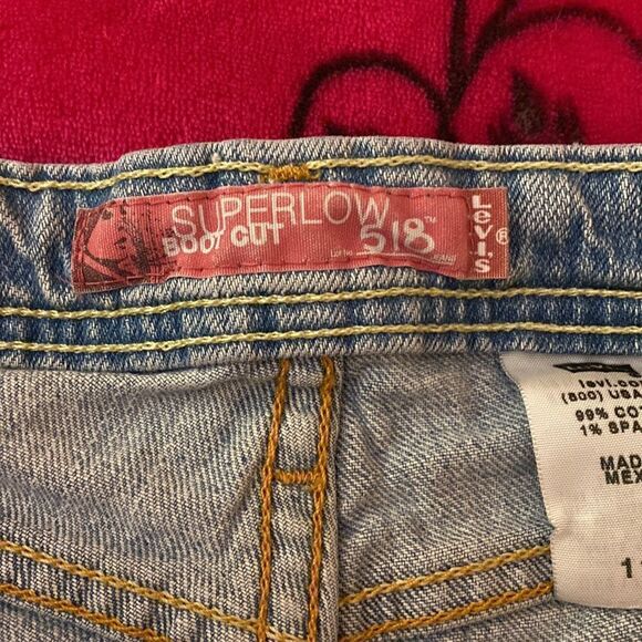 Levi’s Frayed Super Low Denim Shorts Size 11 - Picture 7 of 9